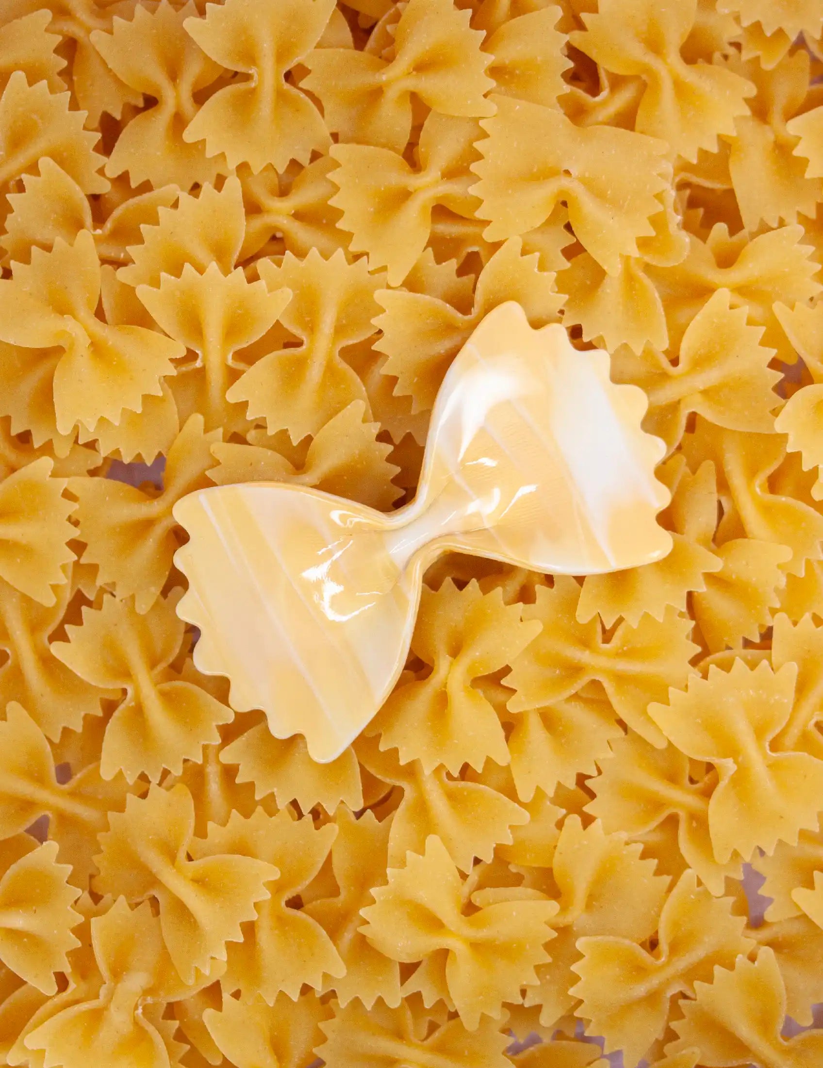 Chefanie Farfalle Barettes Hair Pins Pasta Resin Italian Novelty Food Trendy NEW Farfalle bow tie pasta hair barrette – Joanna Behar main image 3