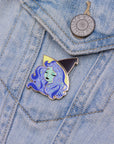 Broche en émail de sorcière