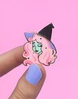 Broche en émail de sorcière