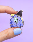 Broche en émail de sorcière