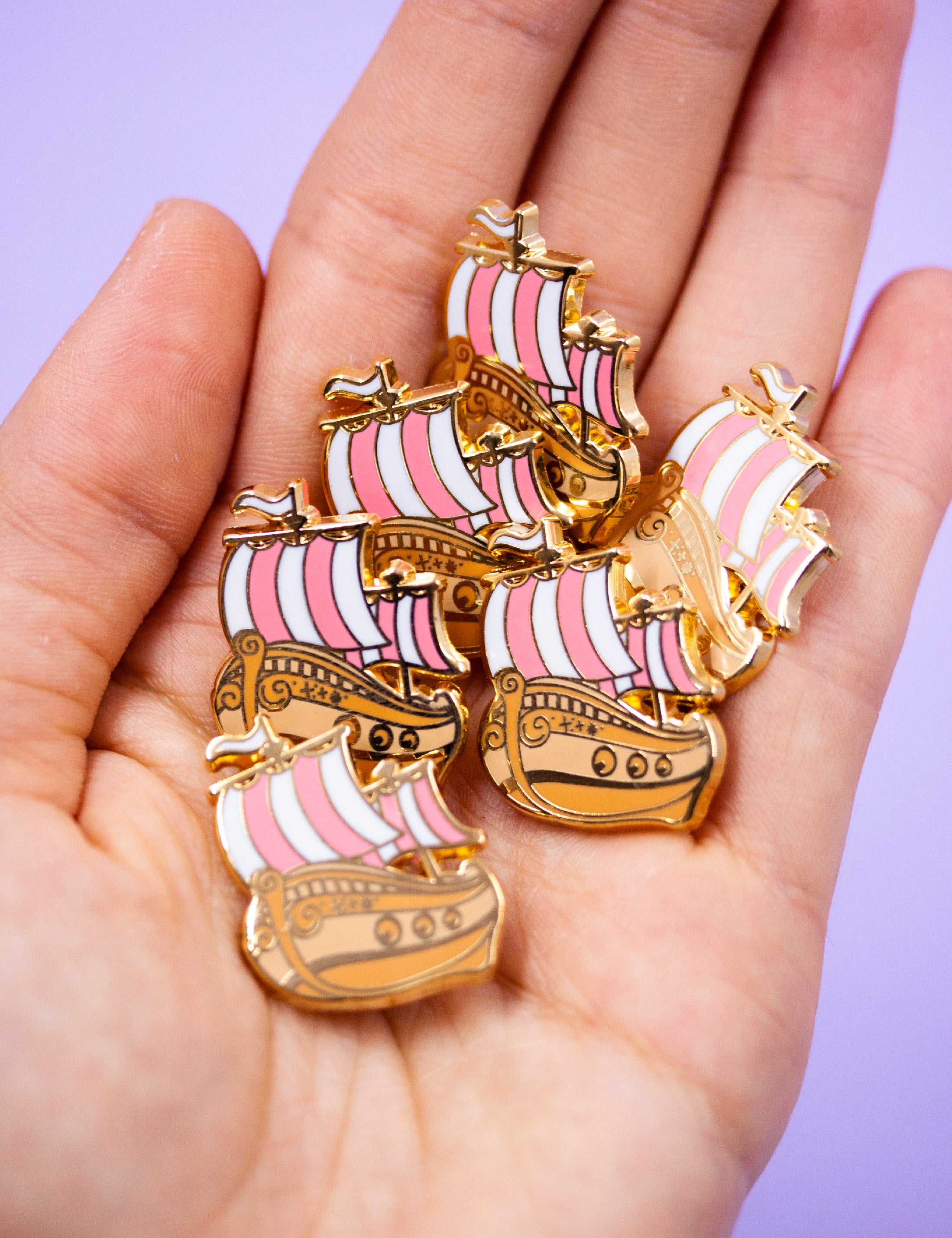 Pin&#39;s Bateau du Pays Imaginaire